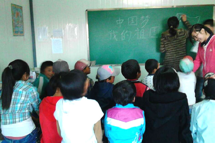 7��20������ӿƼ���W(xu��)���t�ġ�֧���(du��)�c�ຣ���Ϲ��W(xu��)У֧�̻�ӡ����c���ӹ�Ԓ���Ї������ҵ��������������e�������ӂ��mȻ��o(j��)��С����(j��ng)�v����������Մ������������s��Ȼ��μ������顣