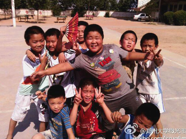 7��17�գ����ƻ����s�Q��������������ٿh�R��ƺ�l(xi��ng)���_С�W��ȭ��С꠆T����Ȼ�����ڵ��ž������������ڞ��������ݴ�W��΢�⡱־Ը�߈F��e�k�ĵ���ˇ�R�����ʂ���