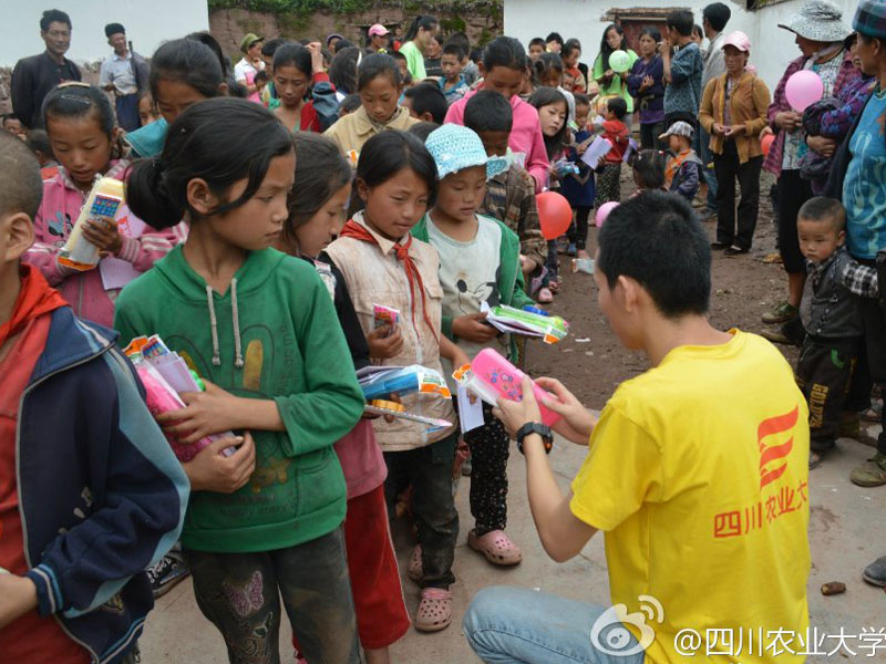 7��28�գ���(j��ng)�v��2����С�r��ɽ·���Ĵ��r(n��ng)�I(y��)��W(xu��)����·ꖹ⡱�F(tu��n)꠻I���Đ������Y��꠆T�ʹ���Ĺ�ͬŬ�����\(y��n)���˴������K���͵��˺��ӂ���������