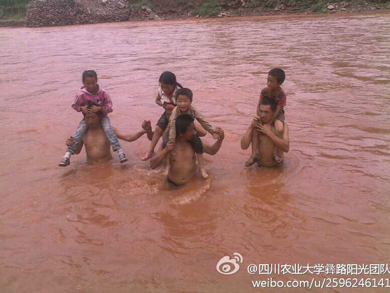 7��17�����Ĵ��r(n��ng)�I(y��)��W����·ꖹ⡱�Fꠁ���������ɽ��ϲ�¿h�ɺӿ��(zh��n)�_չ֧�̻�ӡ��ɺӿ��(zh��n)��̎ƫƧ��ȫ��ĺ���ÿ�춼Ҫ���Ѓɂ���С�r�όW��;����Ҫ���^һ�l30�׌��ĺ������D������W�����Ӷ��^�R����ĺ�����