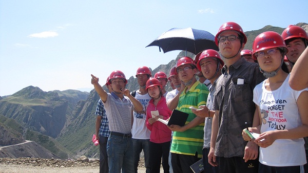 7��9����ʯ���Ӵ�W(xu��)��������顱�F꠵ڶ���ǰ����˹����ˮ���м~�����������{(di��o)�п�˹����ˮ���м~���̵ĵ��|(zh��)��r���D��꠆T�����J(r��n)�� ȡ�����ώ����v�⡣