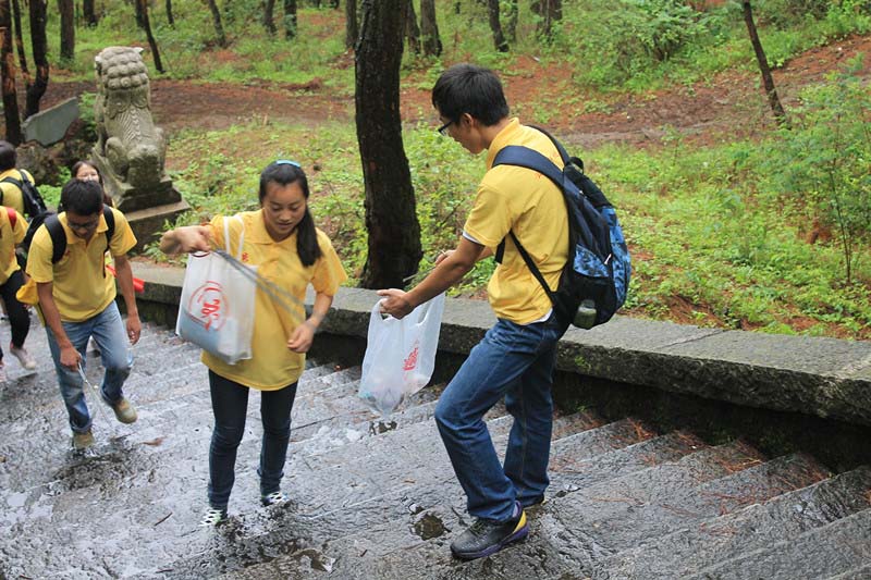 ��ǧ�{ɽ����ͽ����߻��(d��ng)�����(du��)�T����ʰ���^(q��)�����������Ƶĭh(hu��n)�����С�