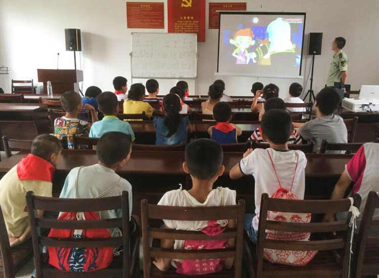 ־Ը����Ո(q��ng)���ą^(q��)�侯���(du��)��ǰ�����ٽoС���т���������ȫ֪�R(sh��)�v����