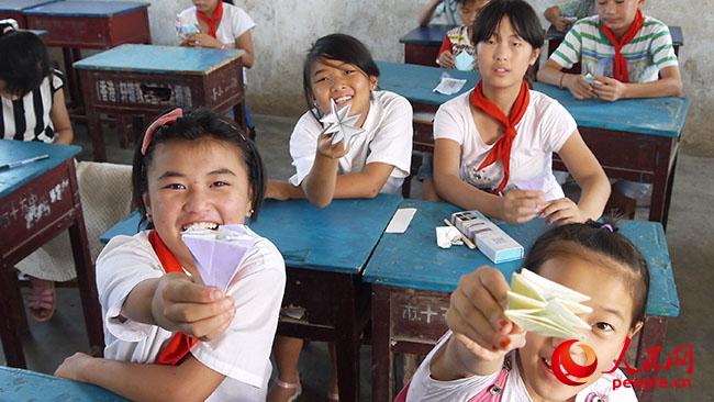 ���ϿƼ���W(xu��)��һ��һ·���x��(w��)֧���c����(zh��n)��ؚ�{(di��o)�Ќ�(sh��)�`�F(tu��n)���������(y��ng)�h��¹ɽ�(zh��n)�u�ŸG���_(k��i)չ�x��(w��)֧�̺ͷ�ؚ�{(di��o)����־Ը�߽o���ӂ��_(k��i)�O(sh��)�ֹ��n�����D�麢�ӂ�չʾ�ֹ���Ʒ�����F(tu��n)�(du��)�ṩ��