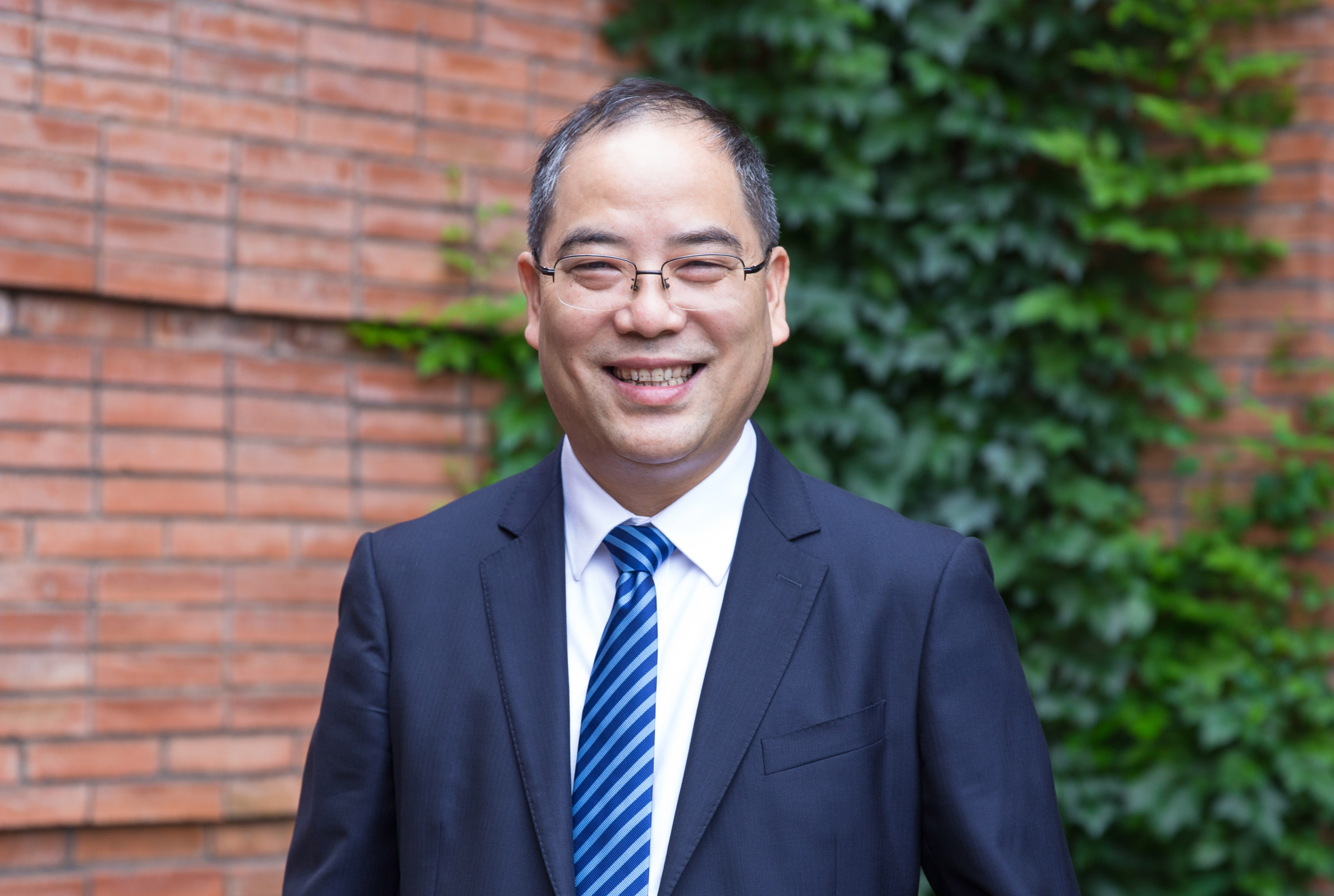 浙江工商大學黨委書記、教授 郁建興